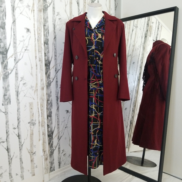 Beautiful long coat - Picture 2 of 7